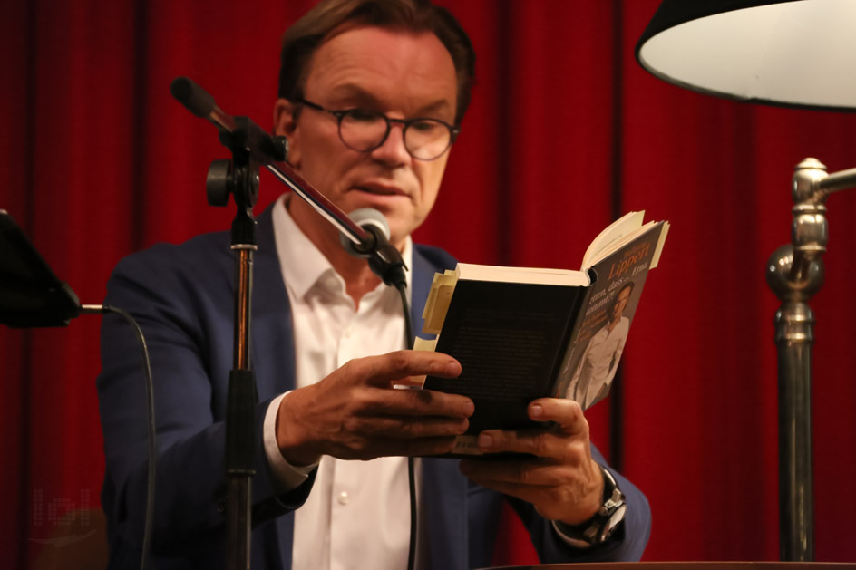 Lesung: Wolfgang Lippert „Wetten dass ... Erna kommt“