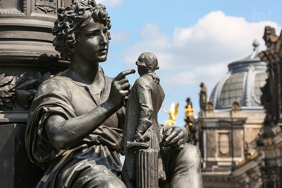 Ernst-Rietschel-Denkmal auf der Brühlschen Terrasse in Dresden
