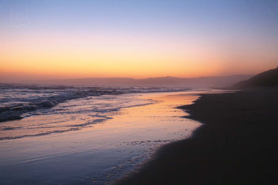 Stimmungsvoller Sonnenuntergang am Strand von George in Südafrika