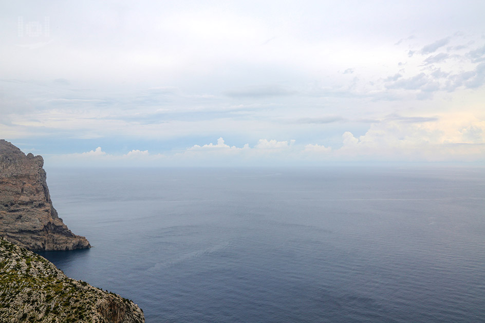 Aussicht vom Cap de Formentor auf wunderschöne Wolken am Himmel