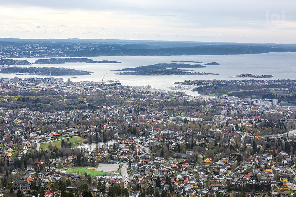 Aussicht vom Sprungturm des Holmenkollen auf Oslo