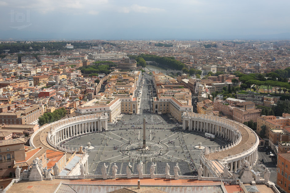 Aussicht vom Petersdom in Rom auf die Piazza San Pietro