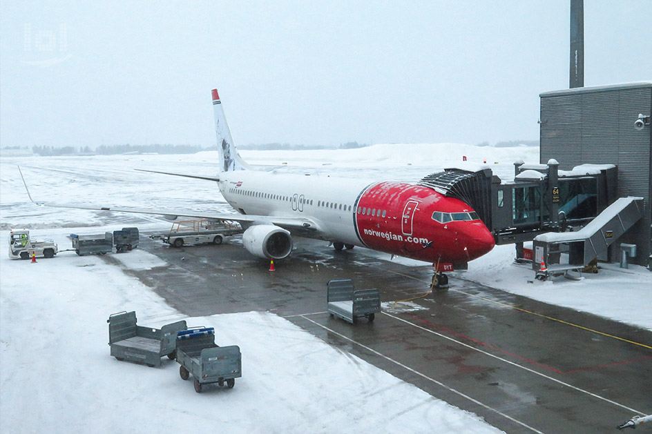 Flugzeug der Norwegian Airline am Gate des Flughafen Oslo