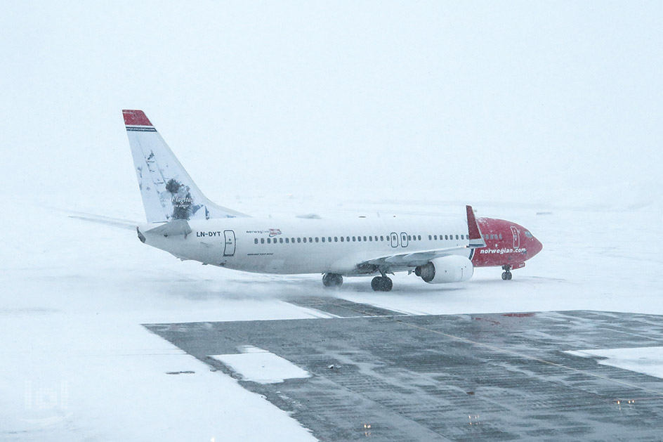 Flugzeug der Norwegian Airline am Gate des Flughafen Oslo kurz vor dem Abflug