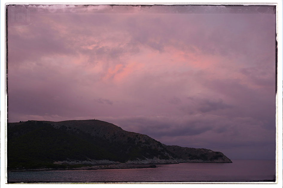 Rosa gefärbter Abendhimmel über Mallorca